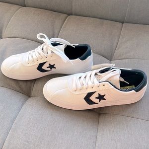 Unisex NWT Converse sneakers